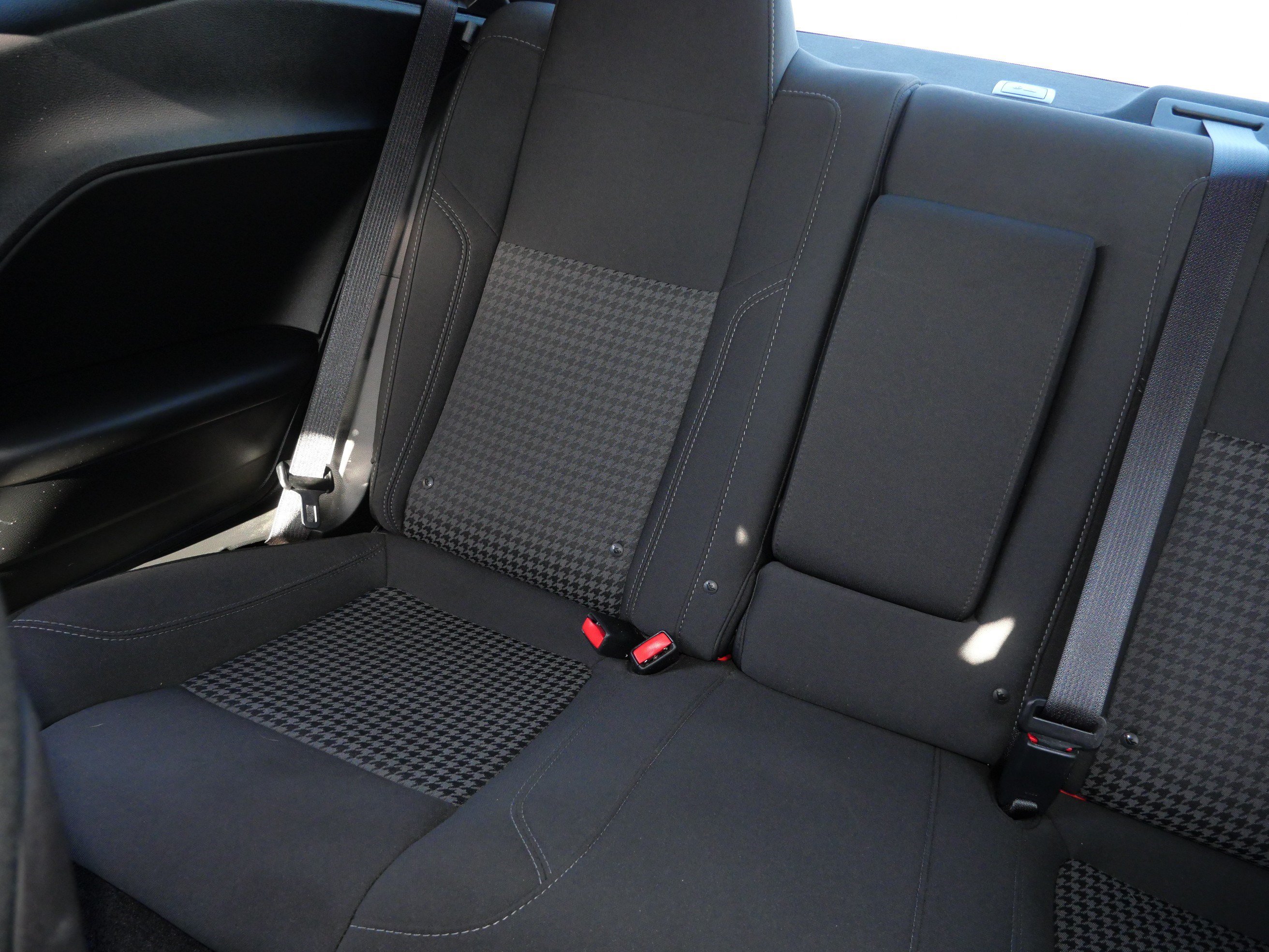 Used 2016 Dodge Challenger SXT w/ Driver Convenience Group RWD image 12