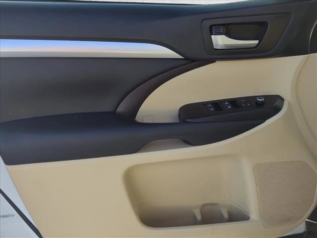 Used 2019 Toyota Highlander XLE FWD image 7