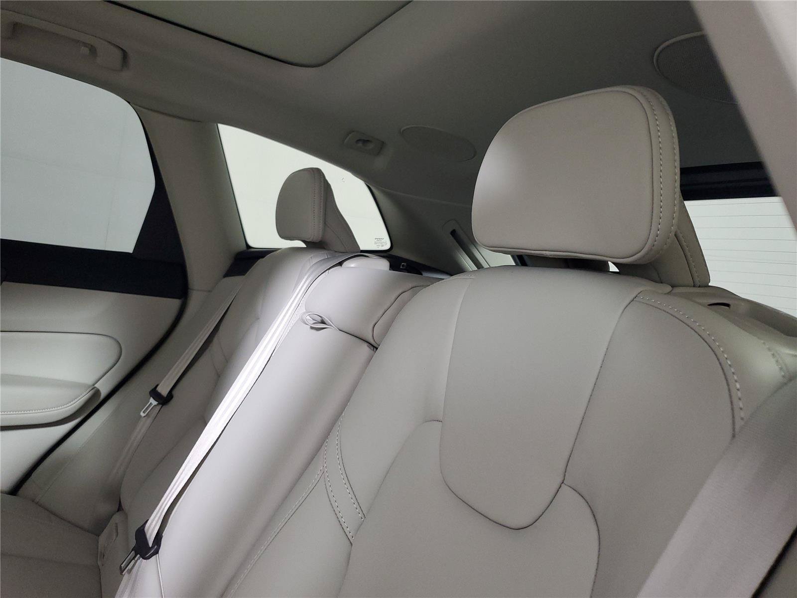 New 2026 Volvo XC60 B5 Ultra w/ Protection Package Premier AWD/4WD image 13