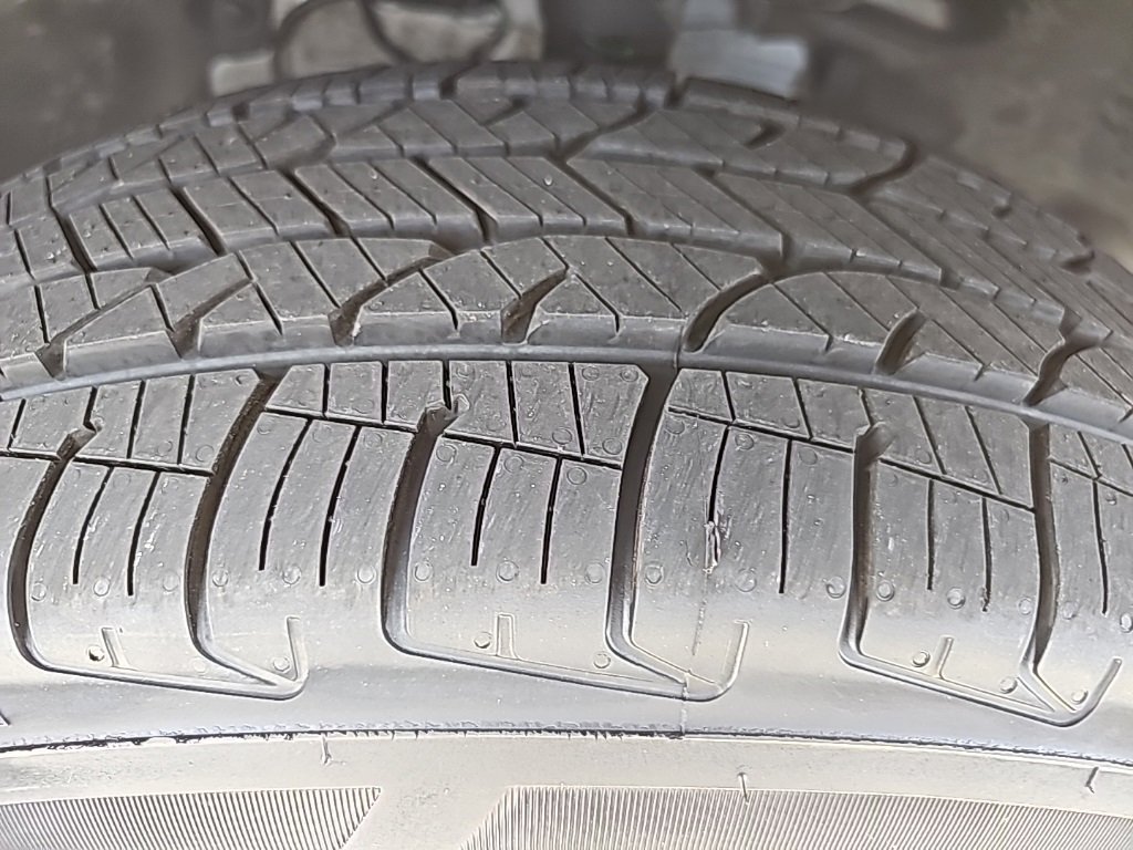 Certified 2021 Jeep Cherokee Latitude Plus w/ Sun & Sound Group image 5