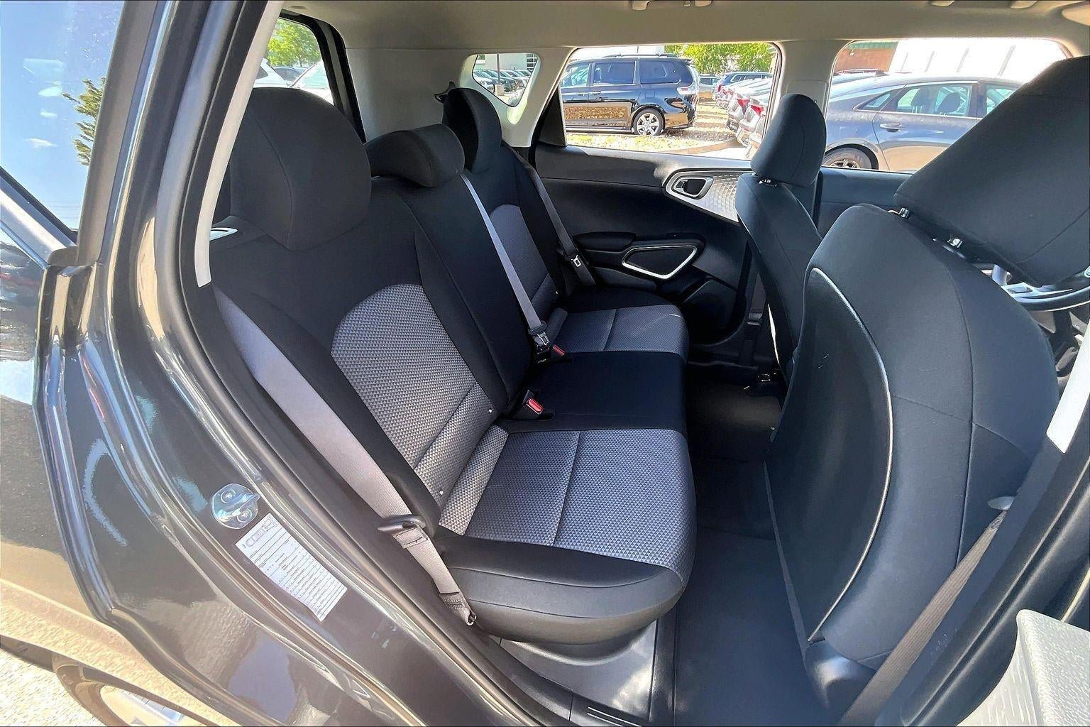 Used 2025 Kia Soul LX w/ LX Technology Package FWD image 25