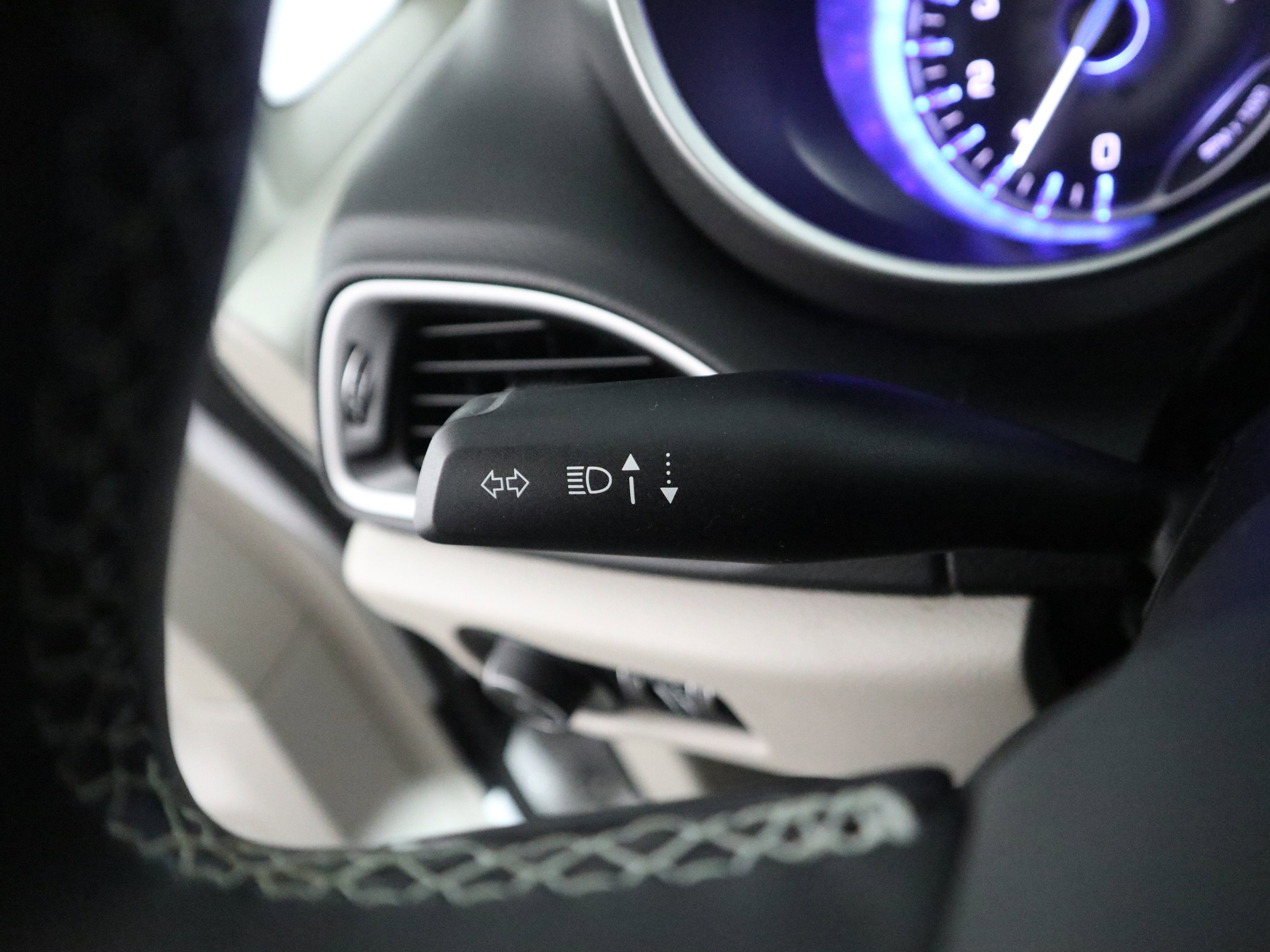 Used 2024 Chrysler Pacifica Touring-L FWD image 25