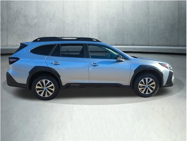 Used 2023 Subaru Outback Premium image 8