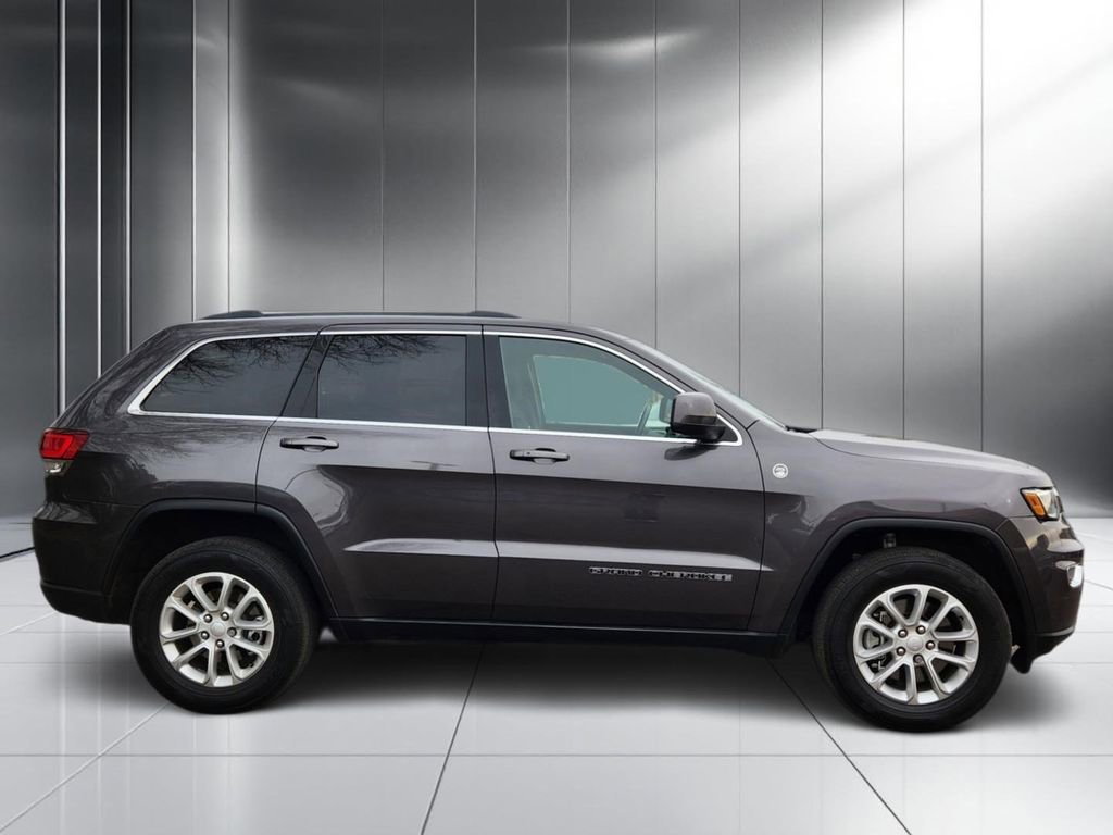 Used 2021 Jeep Grand Cherokee Laredo image 24