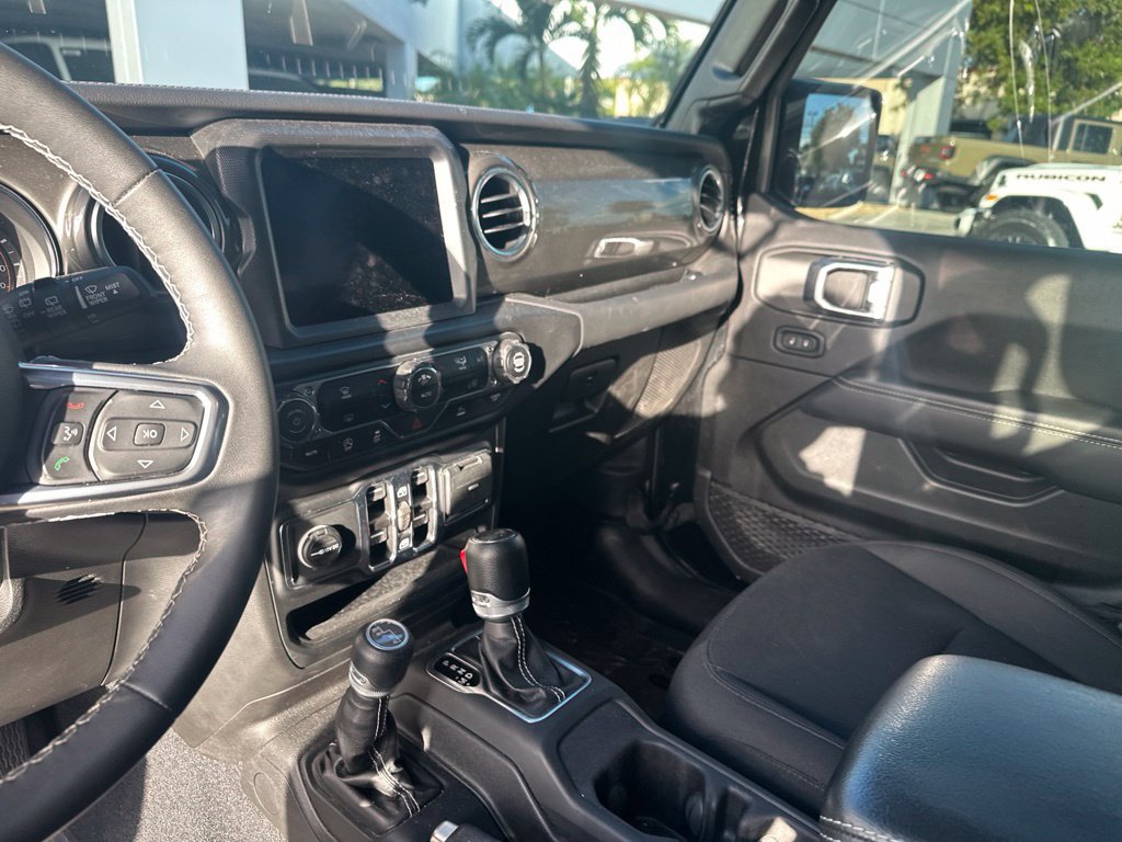 Used 2023 Jeep Wrangler Unlimited Sahara AWD/4WD image 11