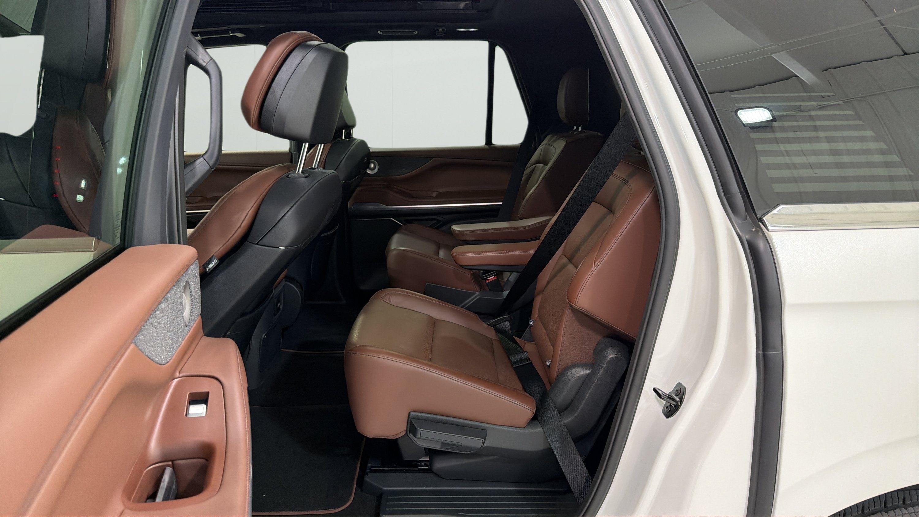 Used 2025 Lincoln Navigator L Reserve AWD/4WD image 22