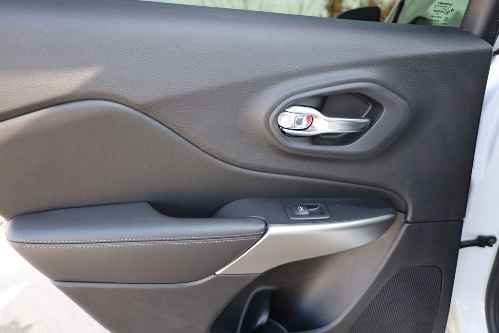 Used 2020 Jeep Cherokee High Altitude image 33