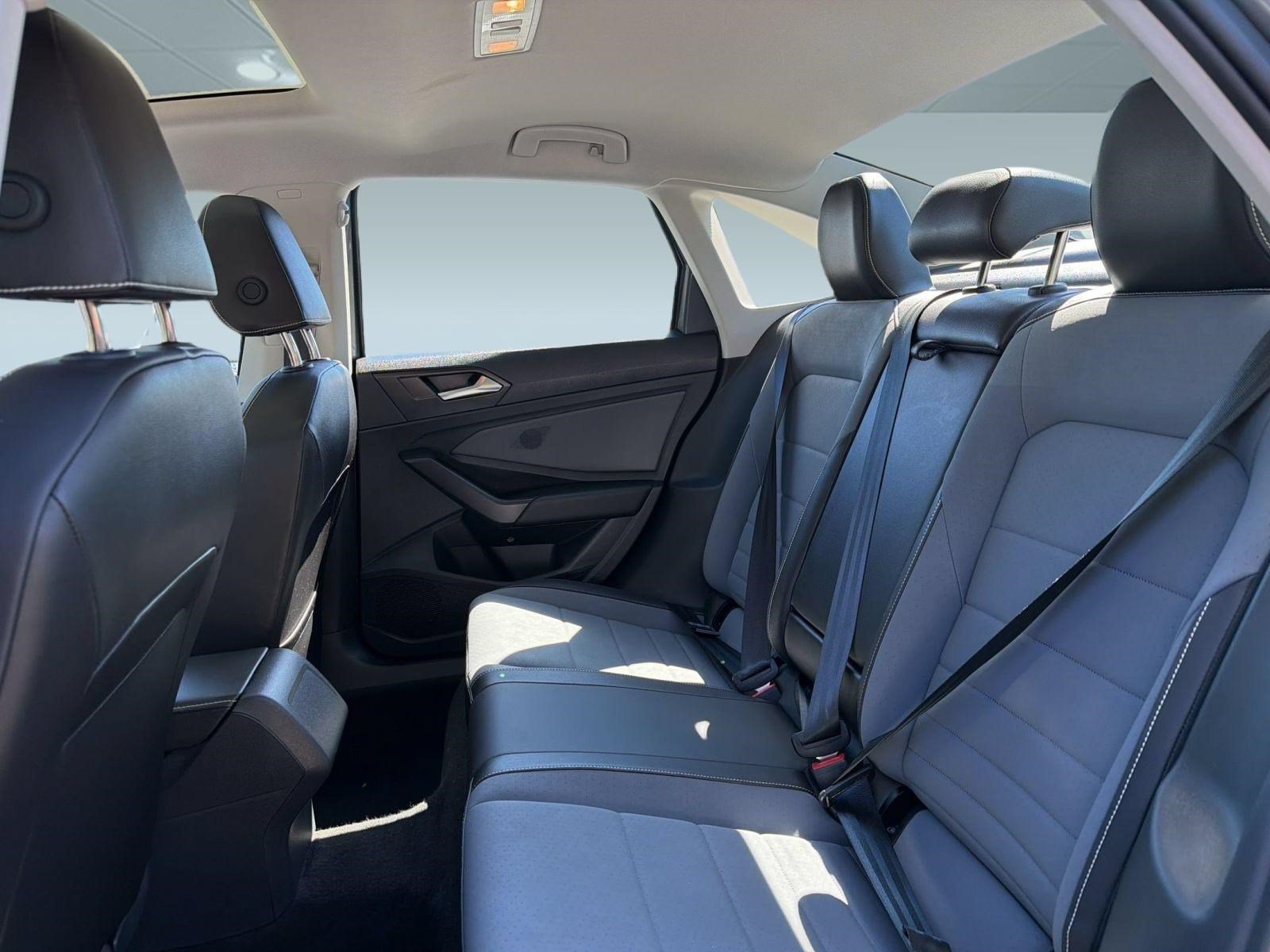 Used 2025 Volkswagen Jetta SE w/ Sunroof Package FWD image 26