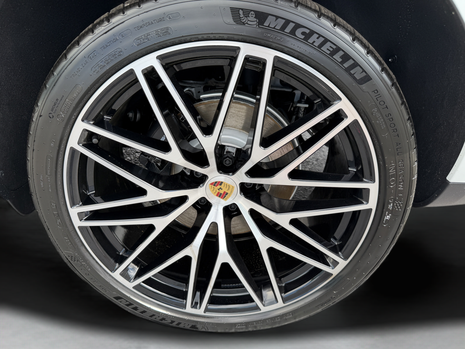 New 2026 Porsche Macan AWD/4WD image 8