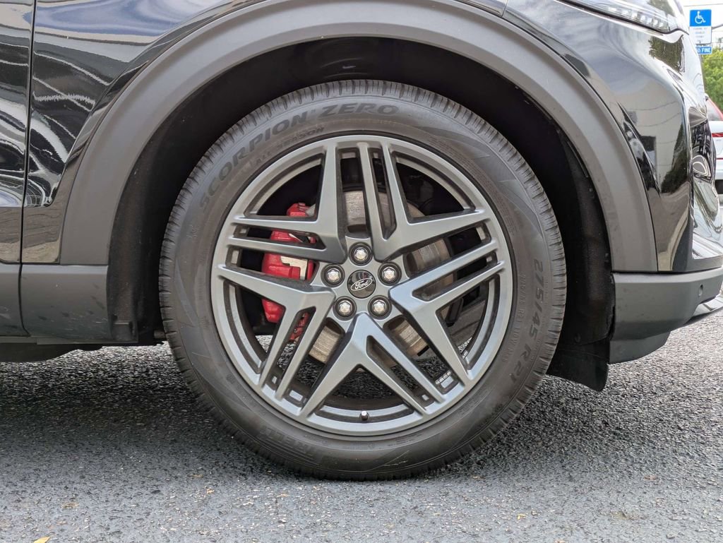 Used 2025 Ford Explorer ST image 11