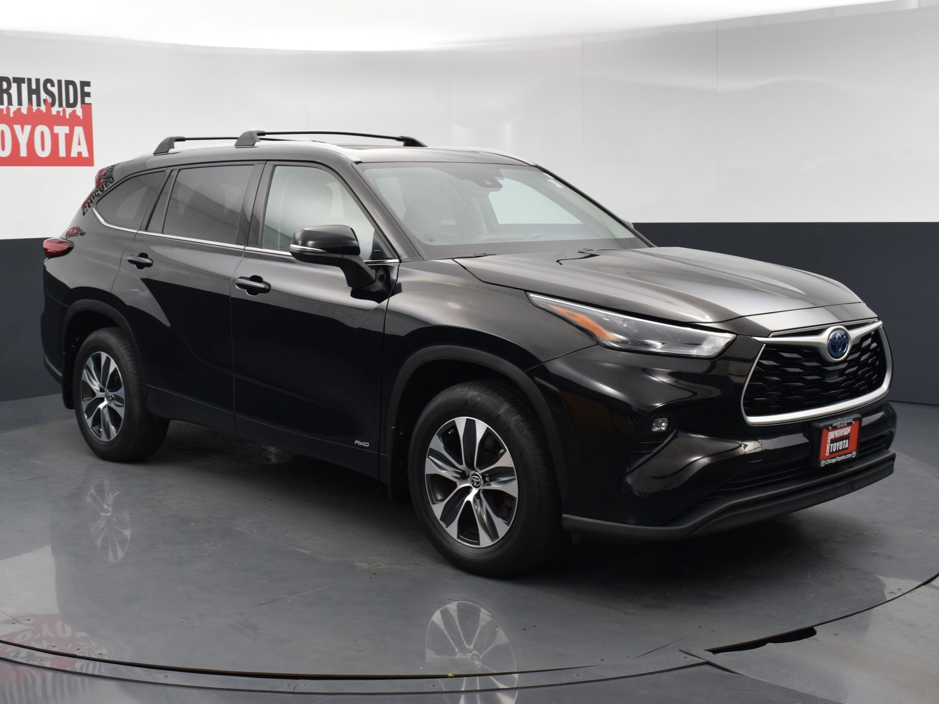 Used 2022 Toyota Highlander XLE AWD/4WD image 6