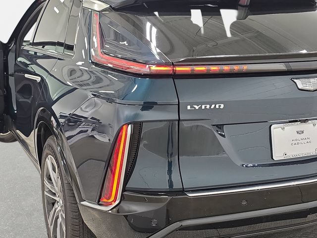 New 2026 Cadillac Lyriq Luxury w/ LPO, Floor Liner Package AWD/4WD image 31