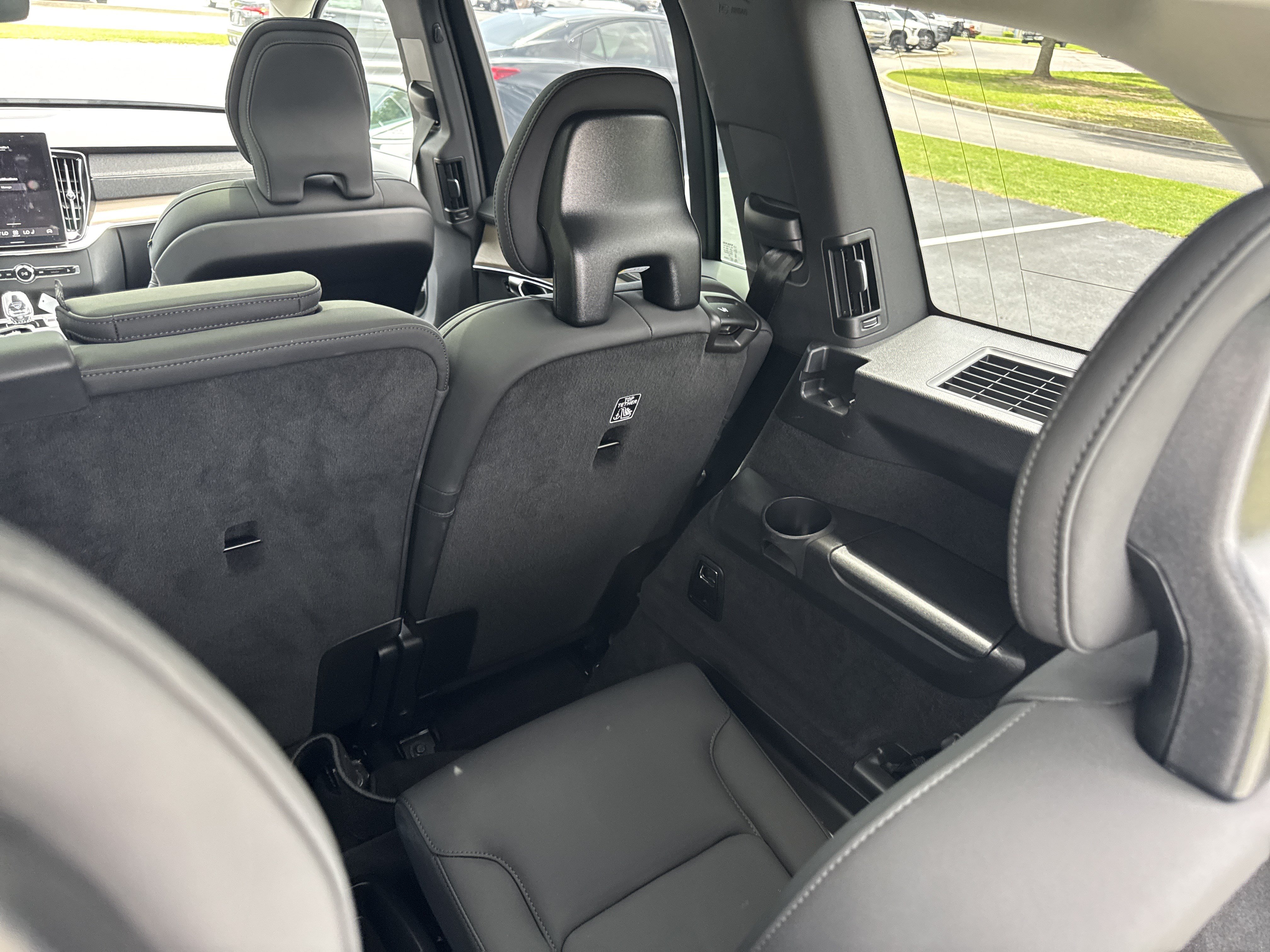 Used 2025 Volvo XC90 B6 Plus AWD/4WD image 32