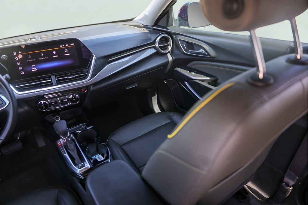 Used 2025 Chevrolet Trax ACTIV FWD image 28