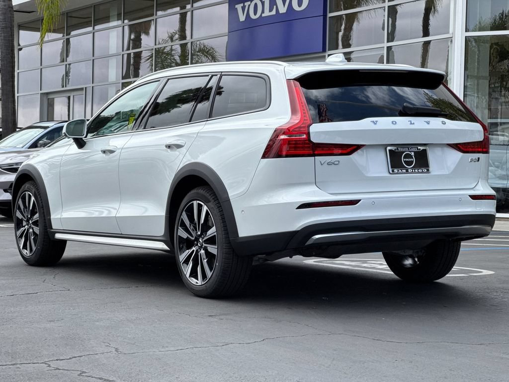 New 2026 Volvo V60 B5 Cross Country Ultra w/ Climate Package AWD/4WD image 3