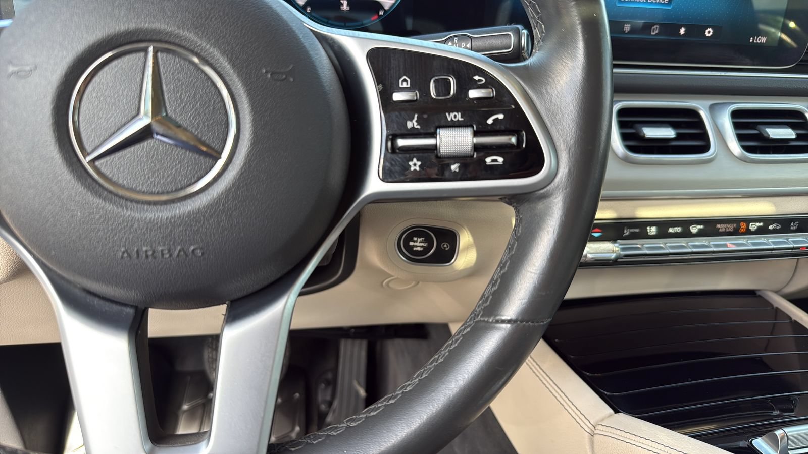 Used 2020 Mercedes-Benz GLE 350 4MATIC w/ Premium Package image 16