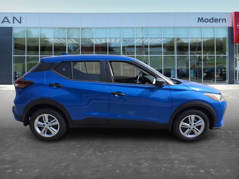 New 2025 Nissan Kicks Play S image 4