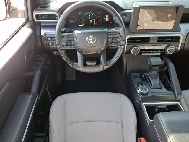 Used 2025 Toyota Tacoma SR5 AWD/4WD image 11