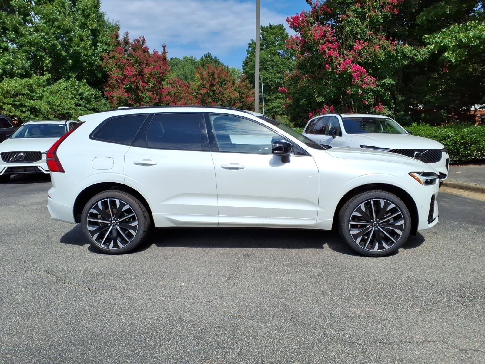 New 2026 Volvo XC60 T8 Ultra w/ Protection Package Premier AWD/4WD image 3