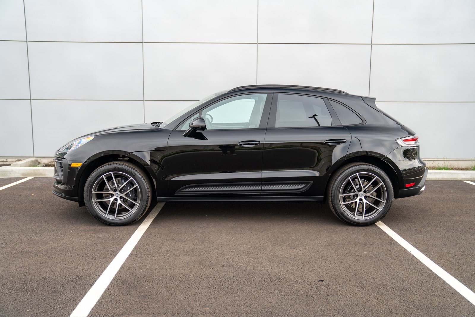 New 2026 Porsche Macan image 2