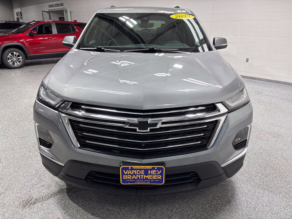 Used 2023 Chevrolet Traverse LT w/ LT Premium Package AWD/4WD image 2