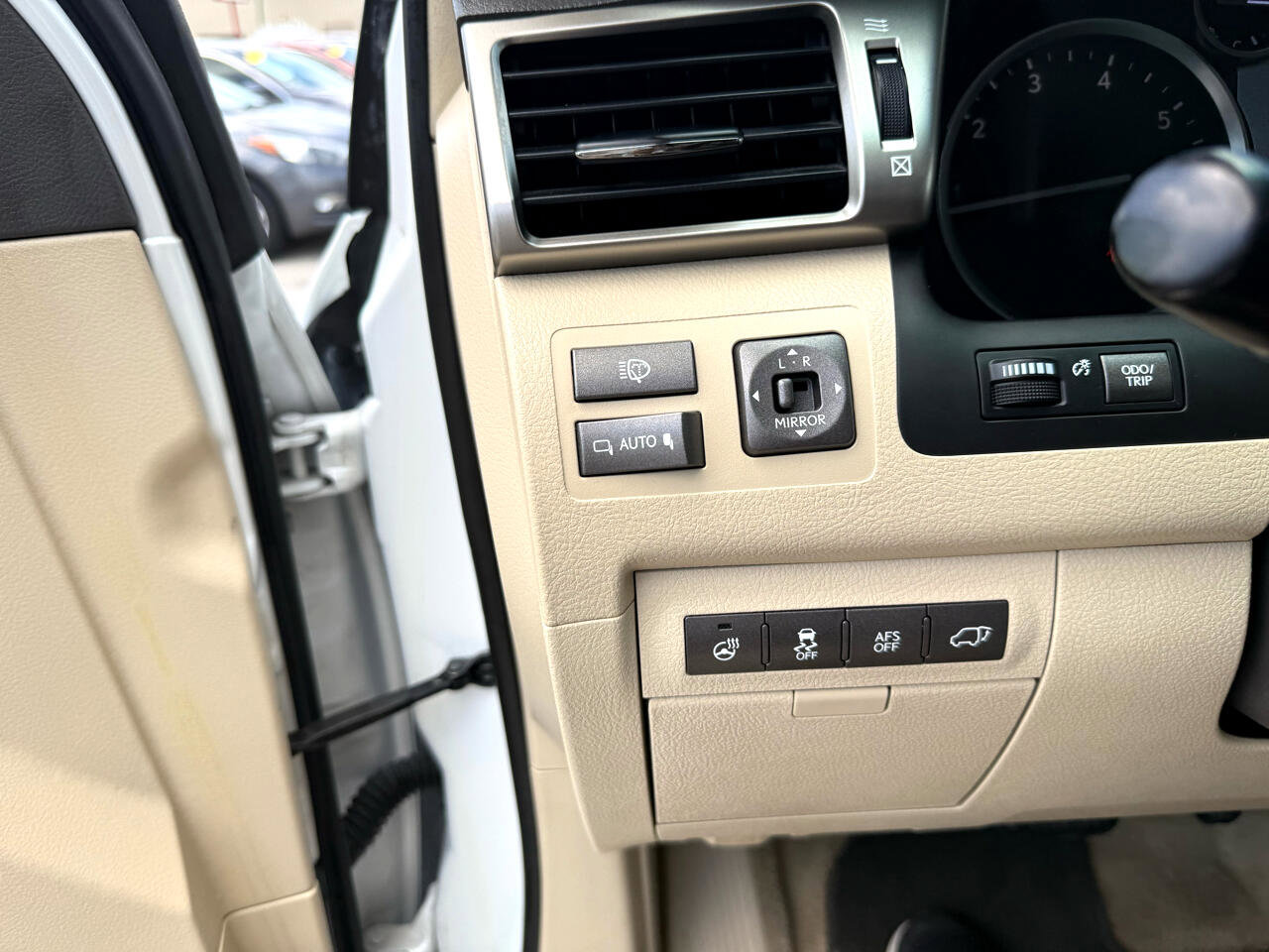 Used 2015 Lexus LX 570 4WD image 31