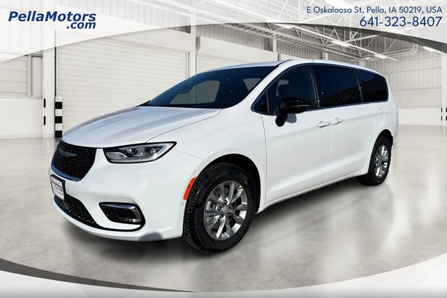 New 2026 Chrysler Pacifica Limited w/ Uconnect Theater Family Group image 8