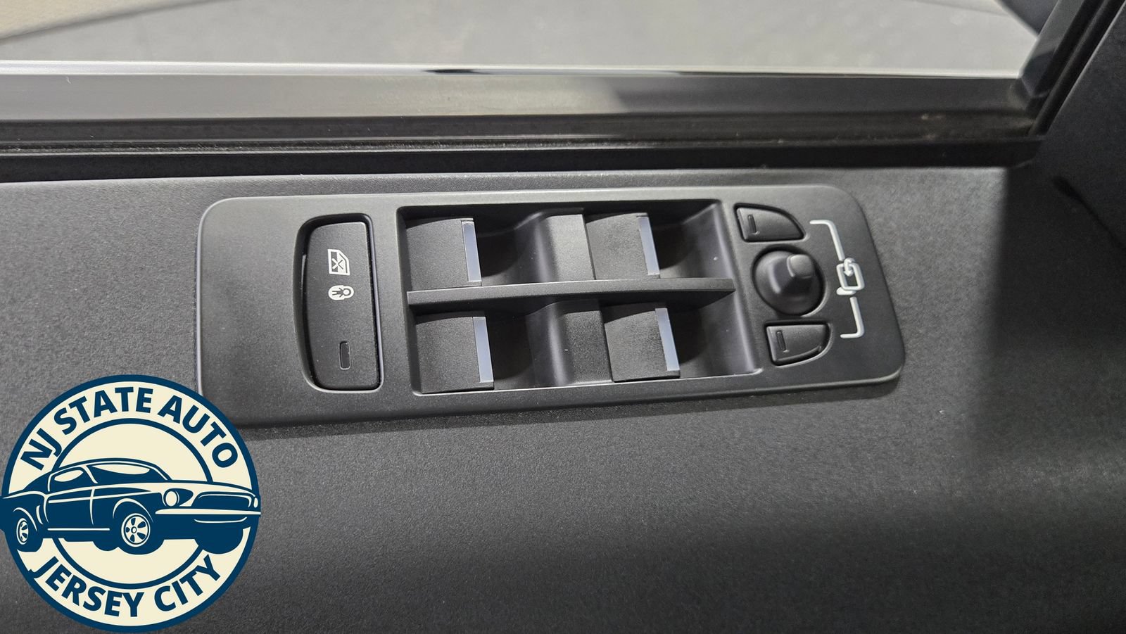 Used 2020 Land Rover Discovery Sport S AWD/4WD image 21