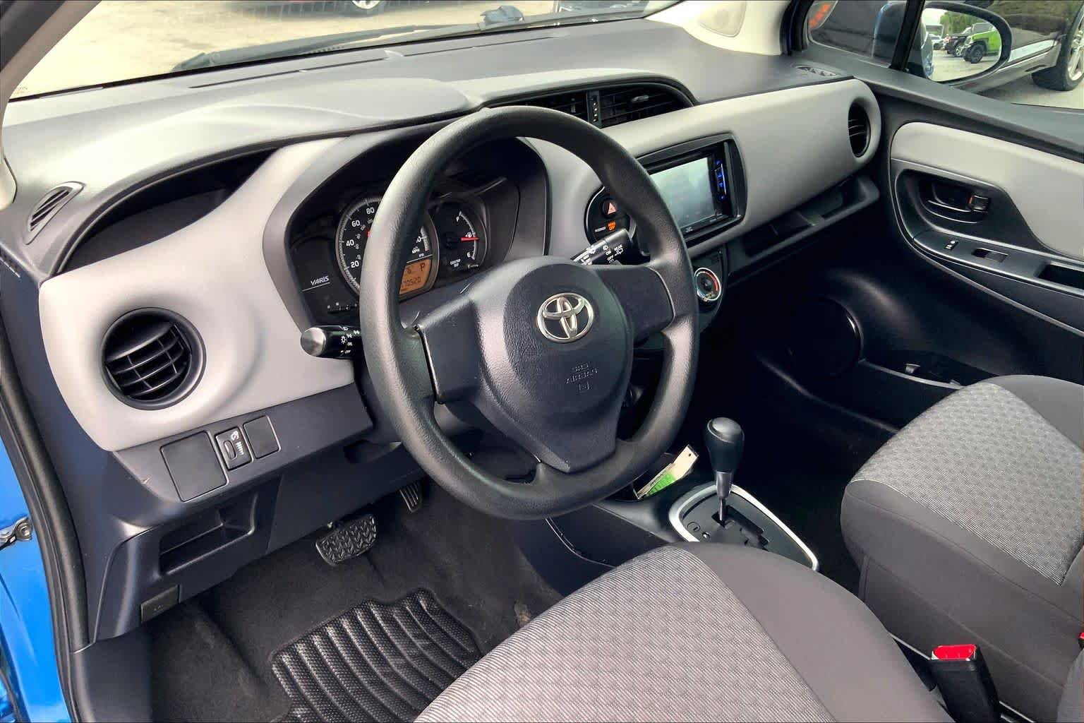 Used 2015 Toyota Yaris L image 16