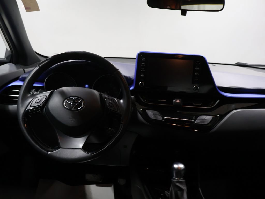 Used 2022 Toyota C-HR XLE image 17