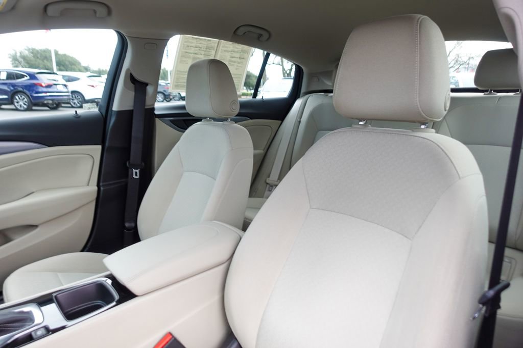 Used 2019 Buick Regal Preferred w/ Sights and Sounds Package image 23