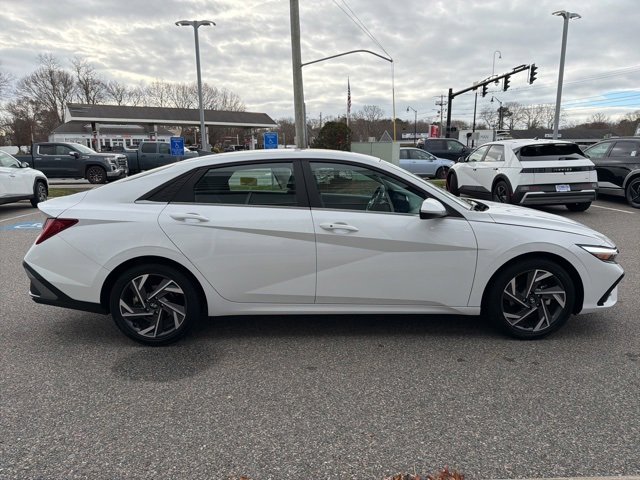 Certified 2024 Hyundai Elantra SEL w/ Convenience Package image 4