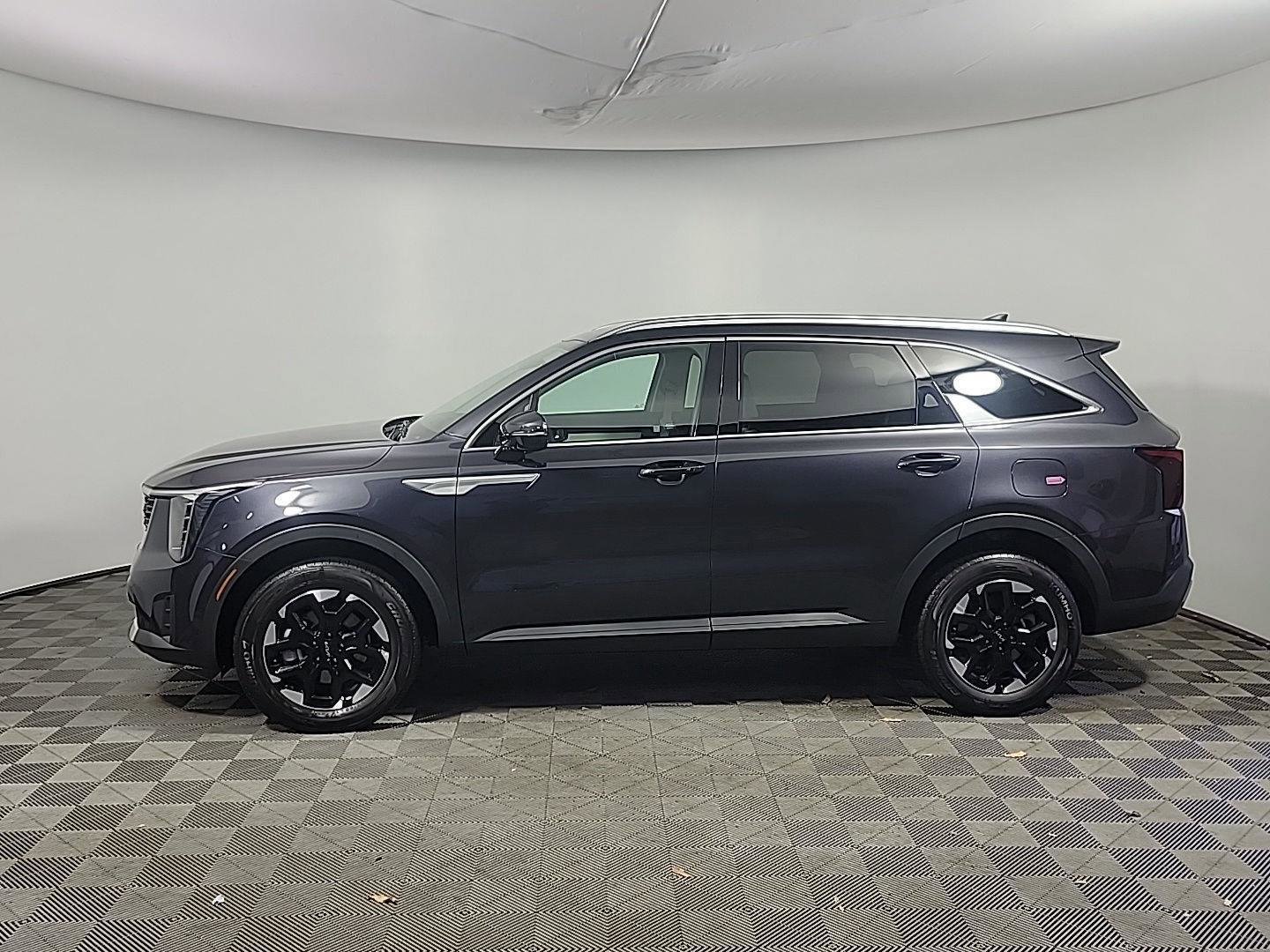 Used 2025 Kia Sorento S image 11