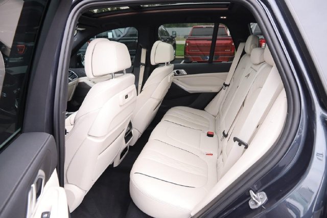 Used 2022 BMW X5 xDrive40i AWD/4WD image 14