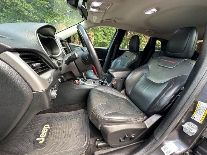 Used 2015 Jeep Cherokee Trailhawk w/ Leather Interior Group AWD/4WD image 25