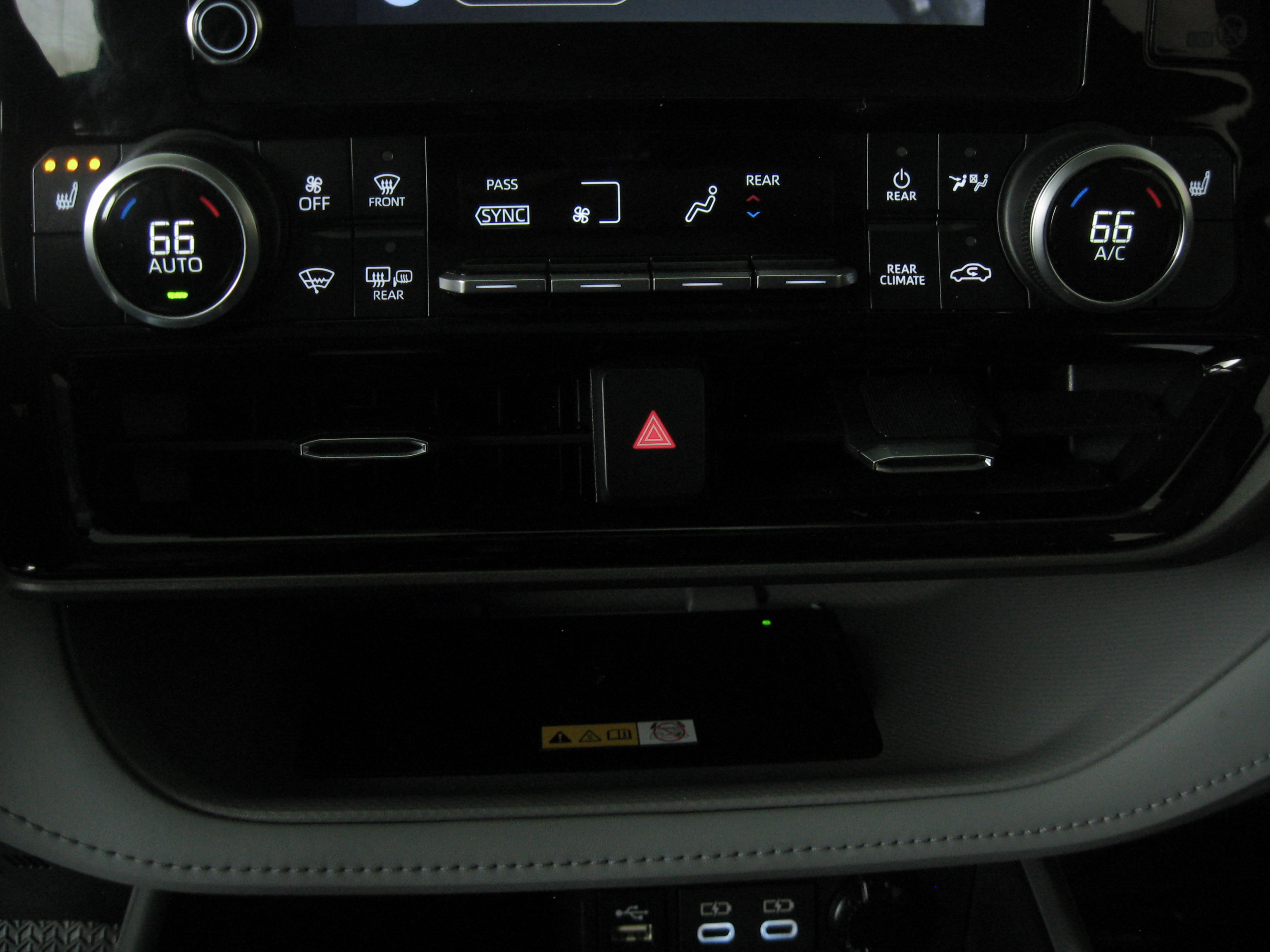 Used 2023 Toyota Highlander XLE image 18