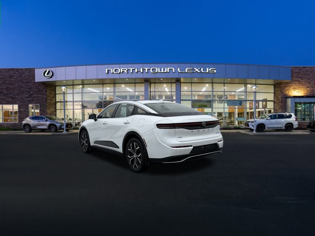 Used 2023 Toyota Crown Limited image 21