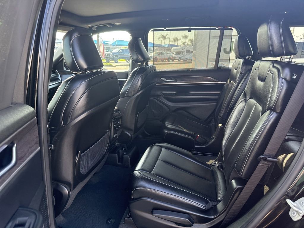 Used 2024 Jeep Grand Cherokee L Limited w/ Luxury Tech Group II image 17