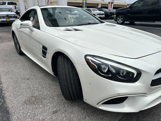 Used 2017 Mercedes-Benz SL 550 image 1