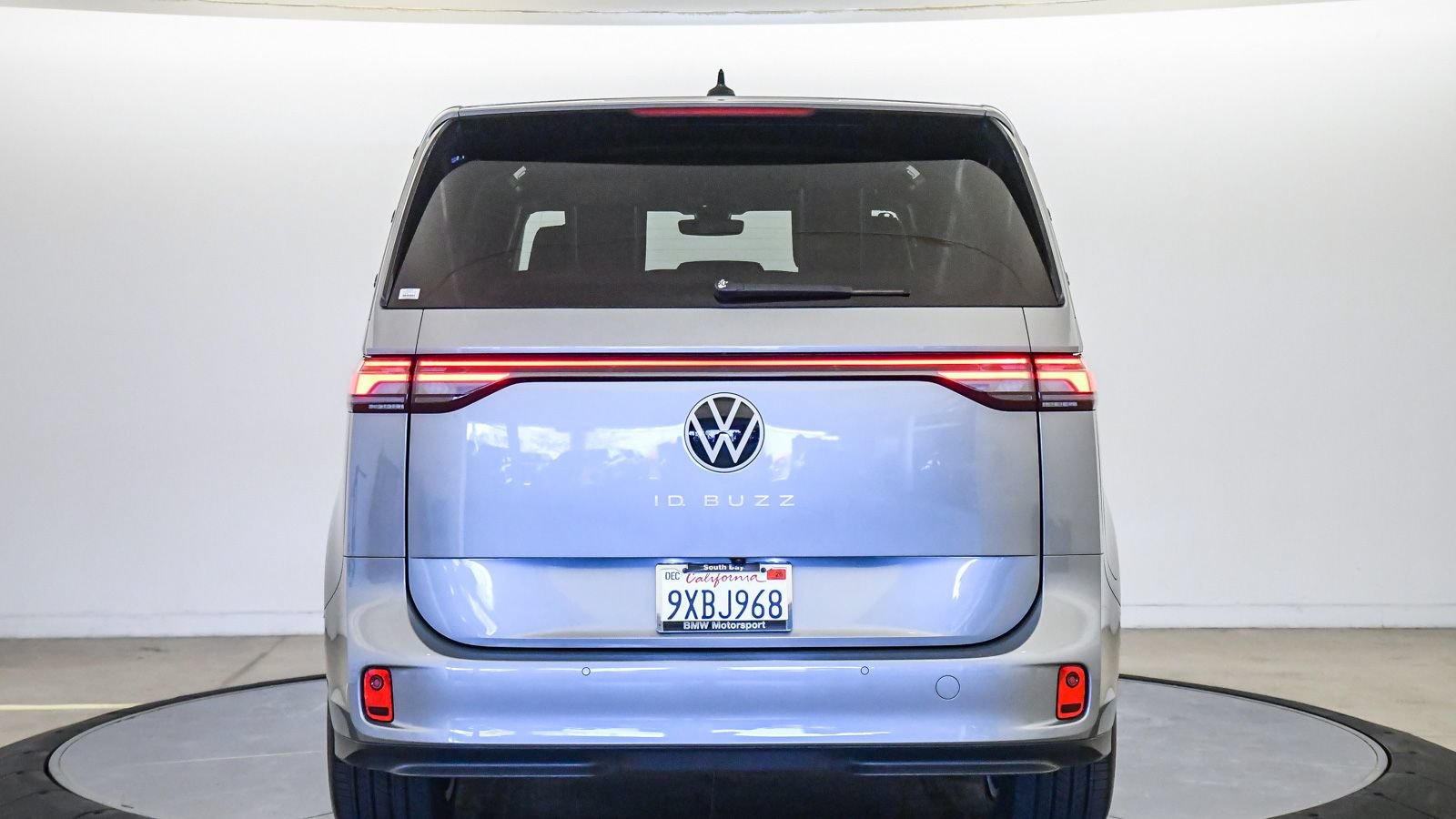 Used 2025 Volkswagen ID. Buzz Pro S RWD image 3