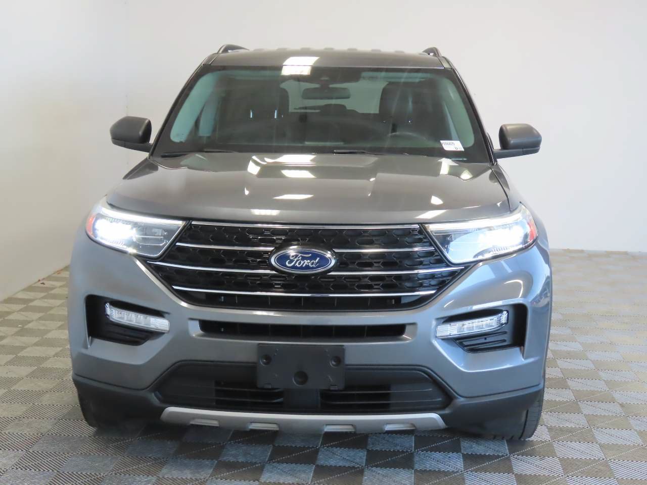 Used 2023 Ford Explorer XLT w/ Equipment Group 202A RWD image 2