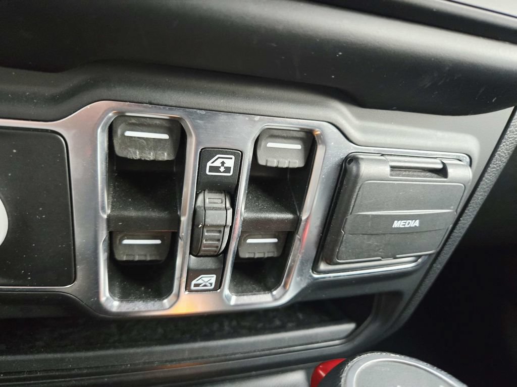 Certified 2021 Jeep Wrangler Unlimited Sahara AWD/4WD image 34