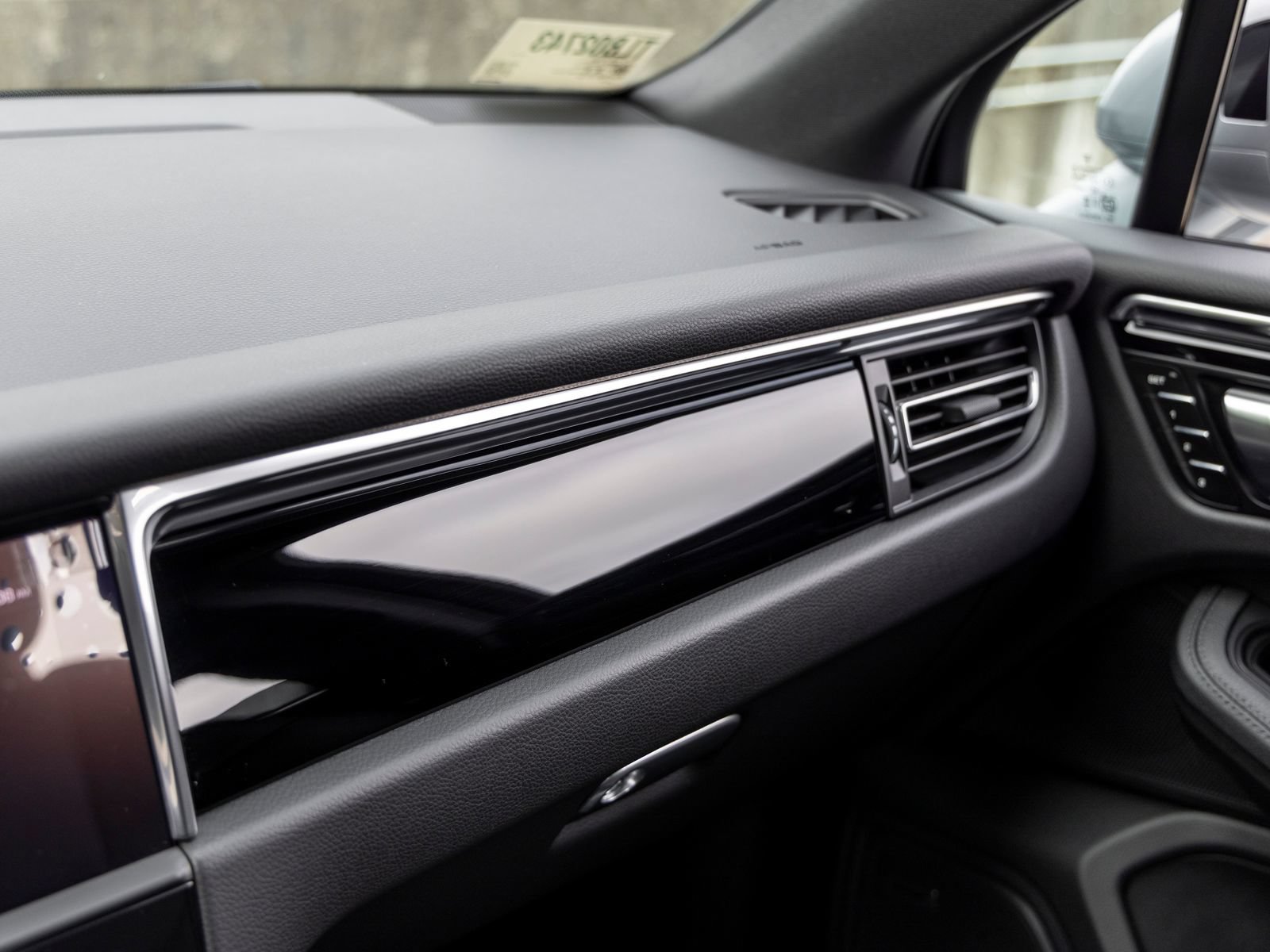 Used 2026 Porsche Macan AWD/4WD image 42