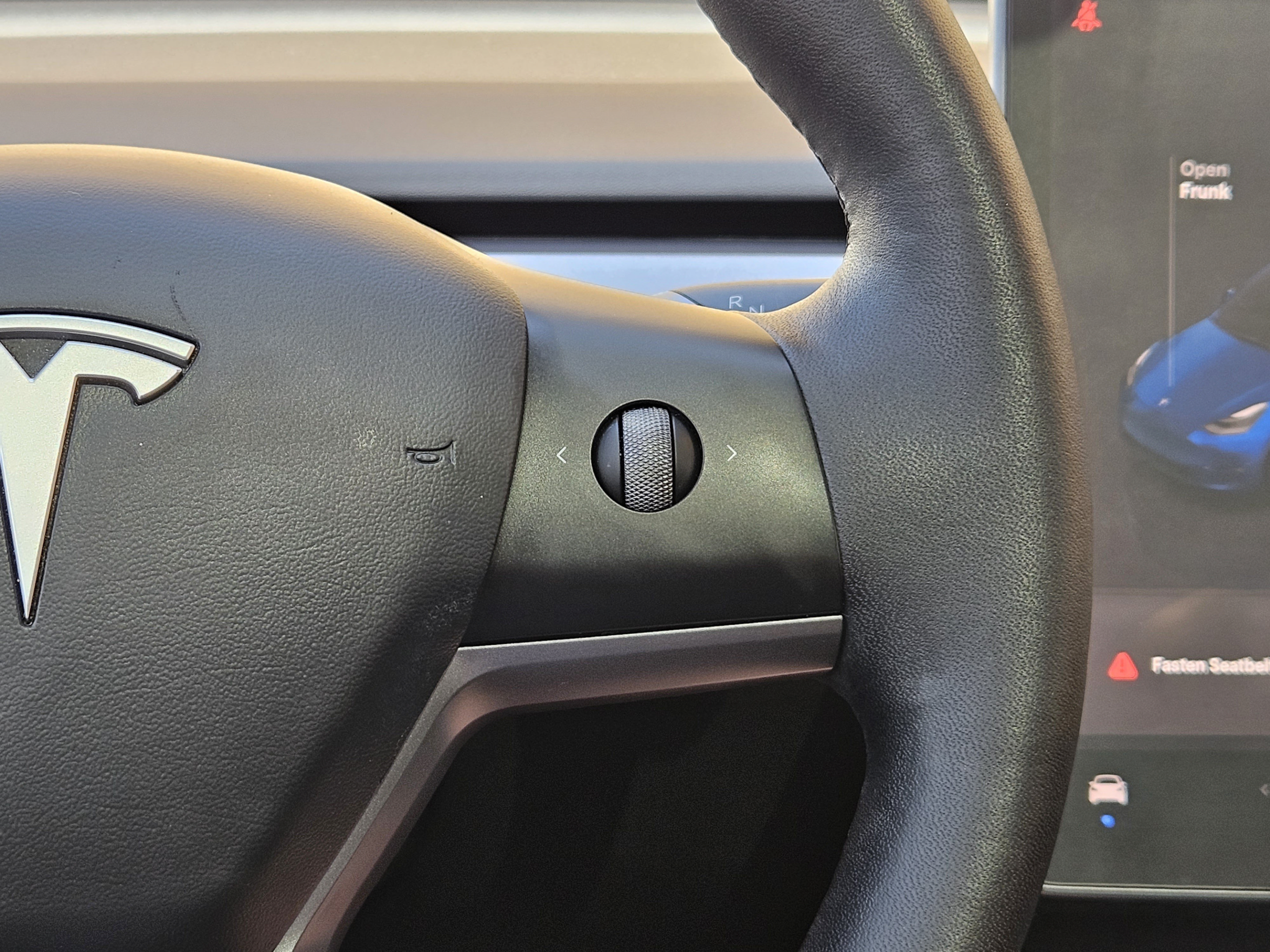 Used 2022 Tesla Model Y Long Range AWD/4WD image 25