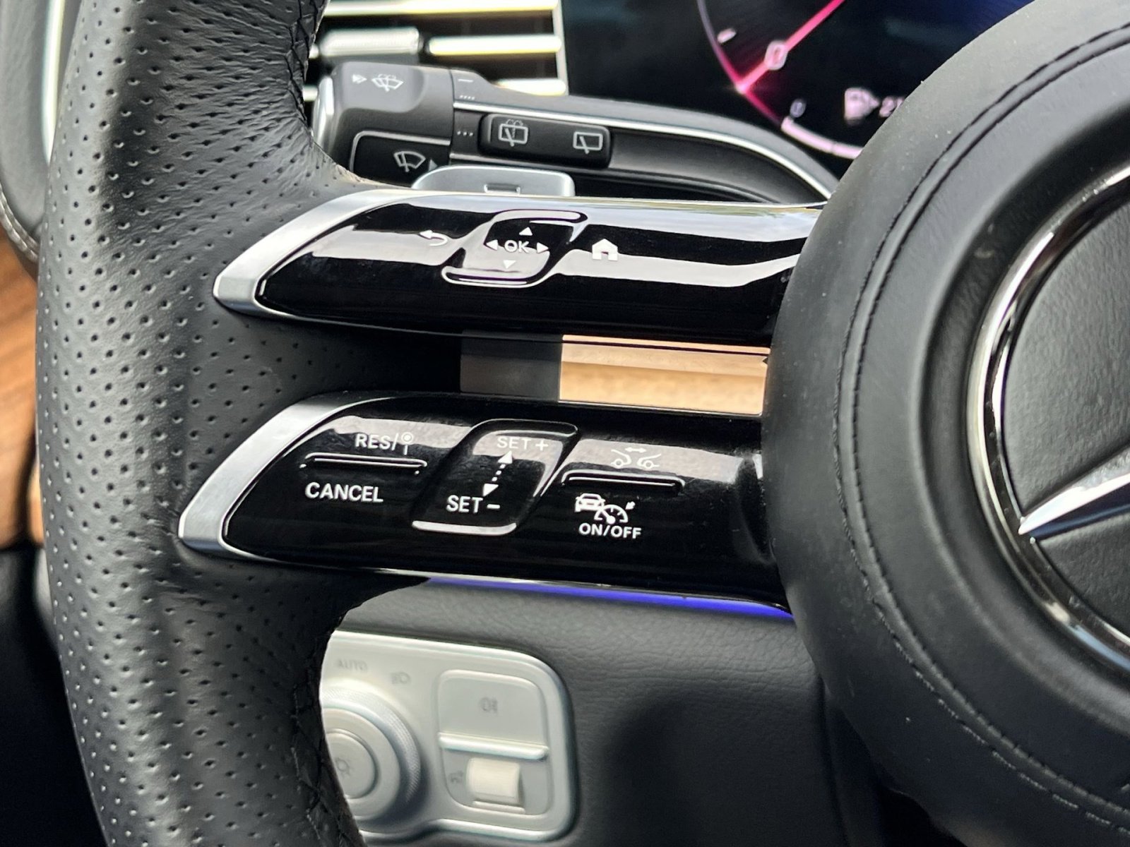 Used 2024 Mercedes-Benz GLS 450 4MATIC image 39