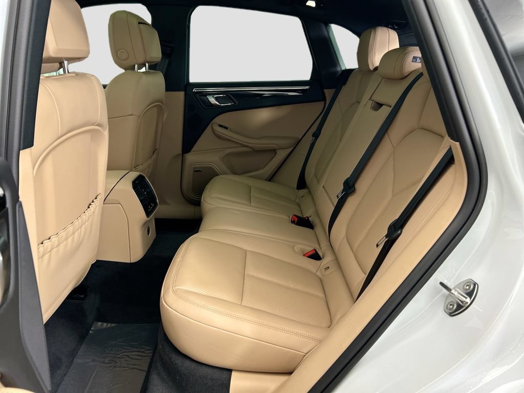 Used 2026 Porsche Macan AWD/4WD image 19