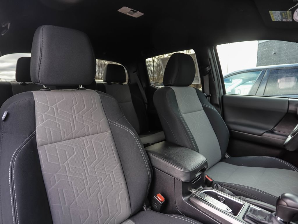 Used 2021 Toyota Tacoma TRD Sport w/ Technology Package RWD image 29