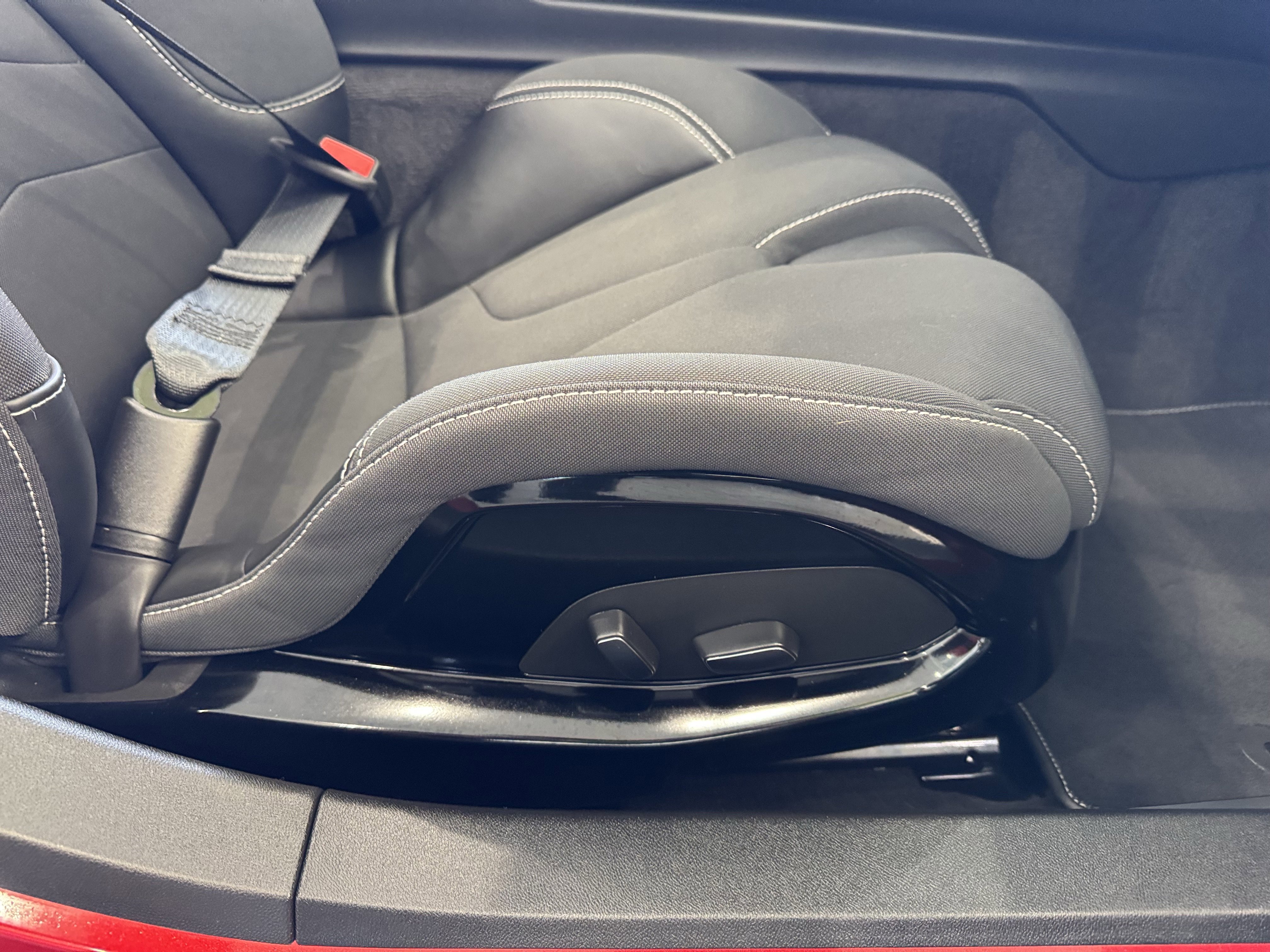 Used 2024 Chevrolet Corvette Stingray Convertible w/ Z51 Performance Package image 20