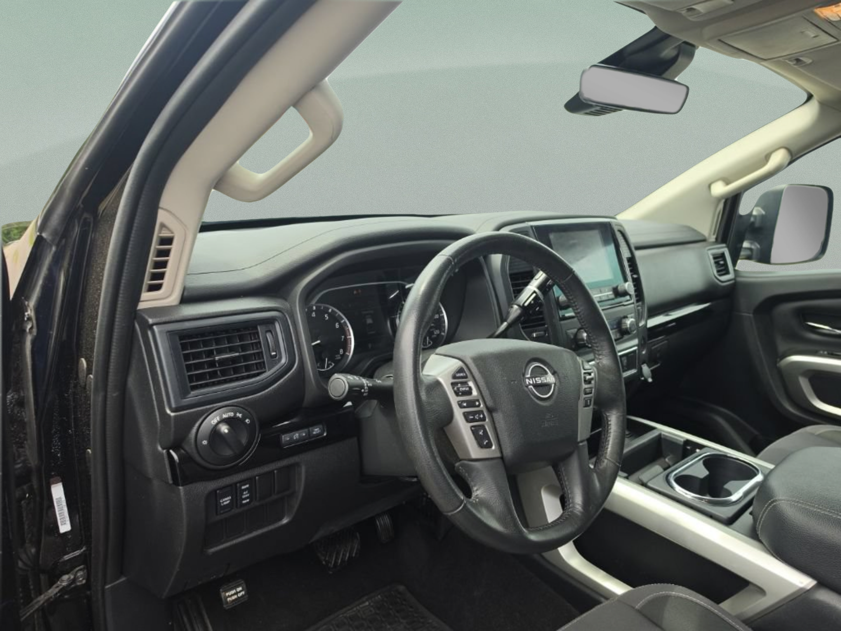Used 2024 Nissan Titan SV w/ SV Convenience Package AWD/4WD image 13