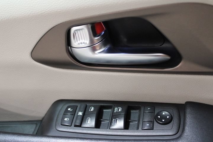 Used 2021 Chrysler Voyager Lxi FWD image 17
